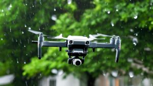 can drones fly in rain with camera